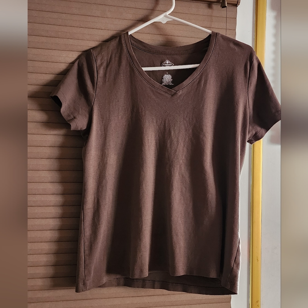 St. John's Bay Women's Comfortable T-Shirt Brown in Color Size L. Used